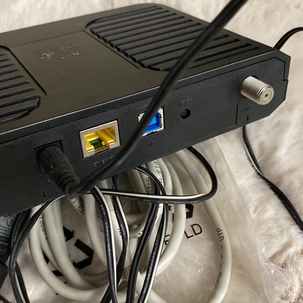 Cable‎ Modem (GRG) - Picture 3 of 5